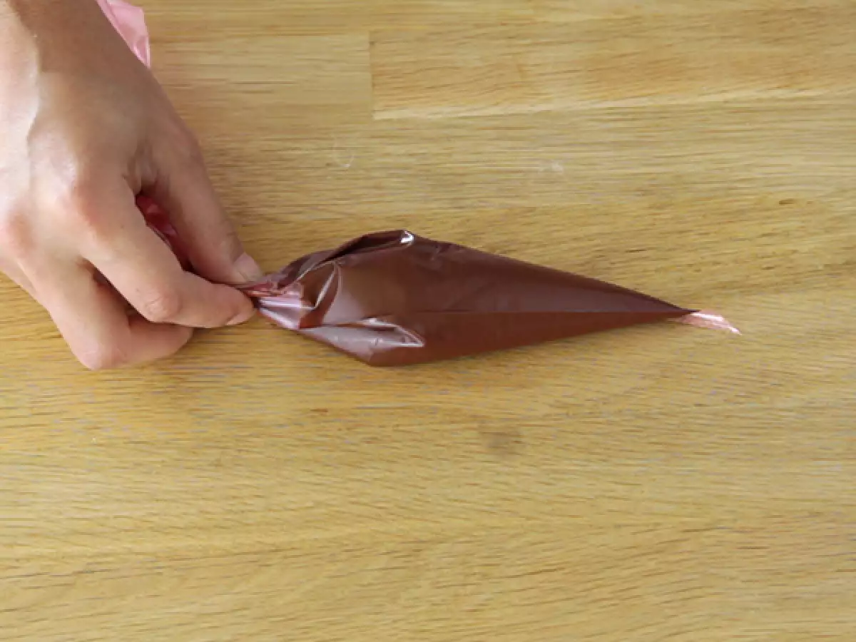 Vaihe 2: Siirrä pursotinpussiin tai pakastepussiin.