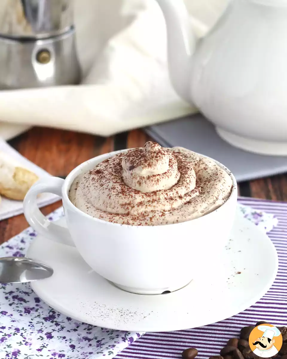 6. Kermainen jäinen cappuccino