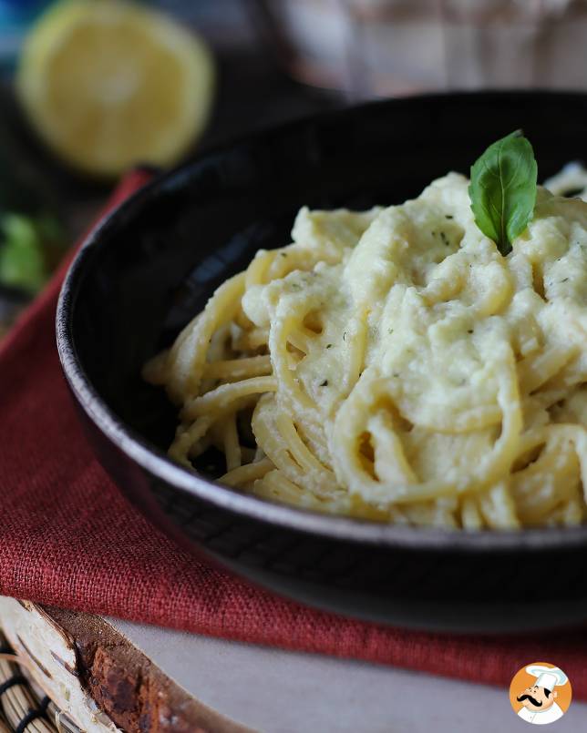 1. Pasta kermaisten kesäkurpitsojen kanssa