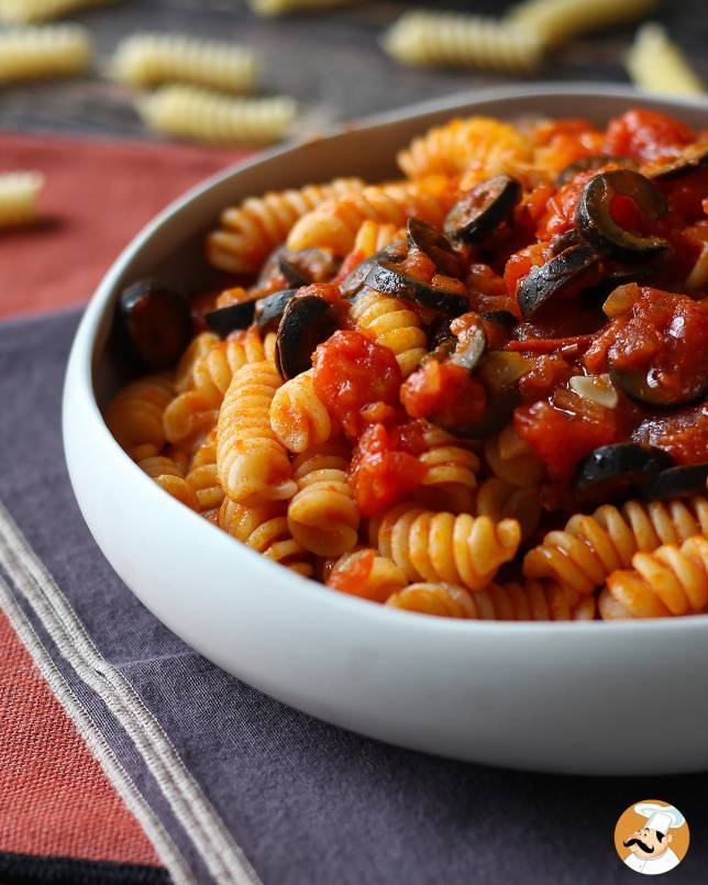 5. Pasta oliivikastikkeella