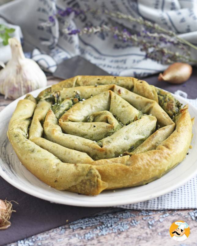 Borek, turkkilainen pinaatti- ja juustopiirakka