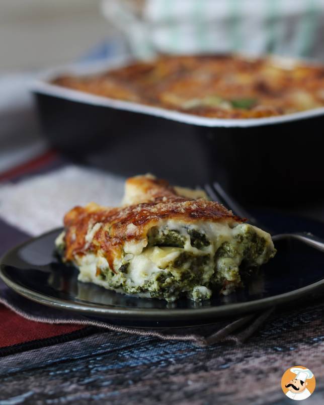 Kasvisruokaa sisältävä ricotta- ja pinaattilasagne