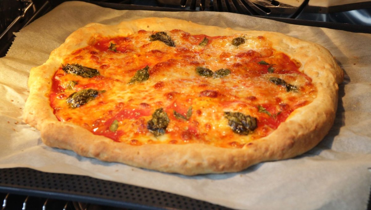 Kylmä pizza? Niksit sen lämmittämiseen kotona!