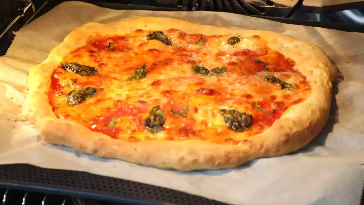 Kylmä pizza? Niksit sen lämmittämiseen kotona!