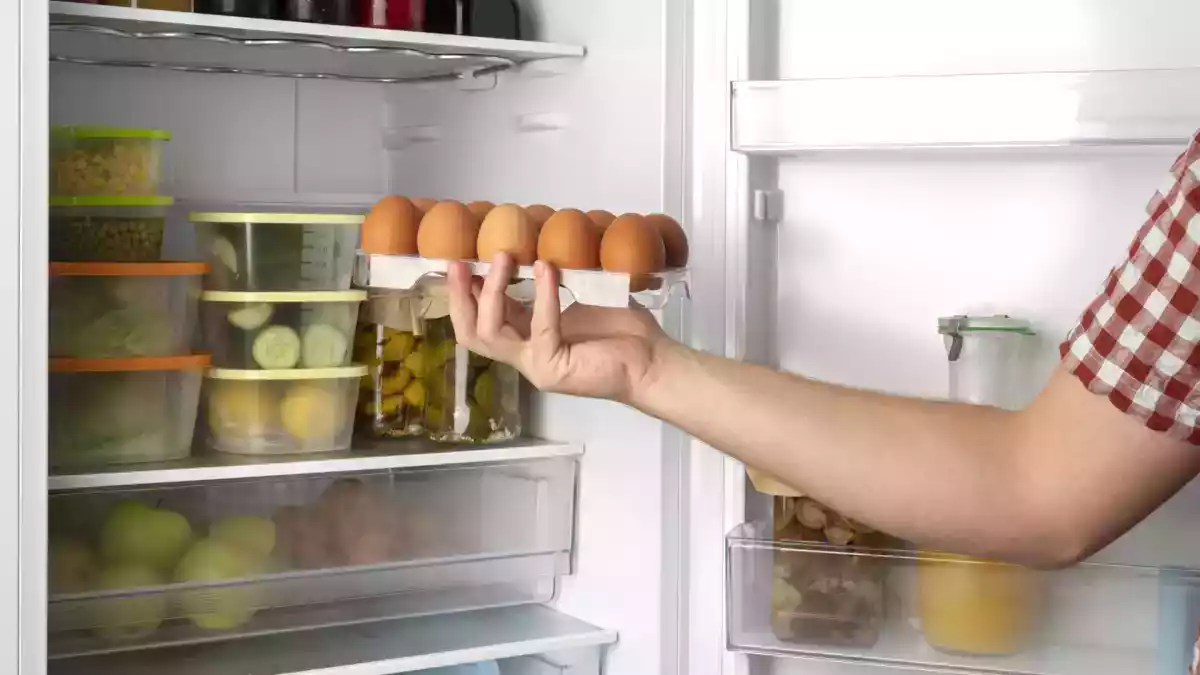 Kuinka monta päivää kovaksi keitetty kananmuna todella kestää jääkaapissa?