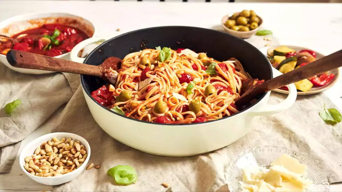 Mitä tapahtuu, kun keität pastaa suoraan kastikkeessa, yllättää sinut