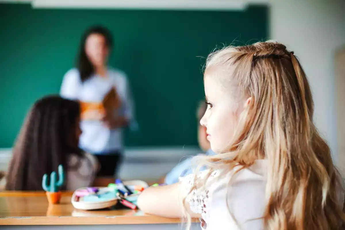 Välipala, joka pitää lapset rauhallisina luokkahuoneessa, vaatii vain 2 tavallista ainesosaa keittiöstäsi.
