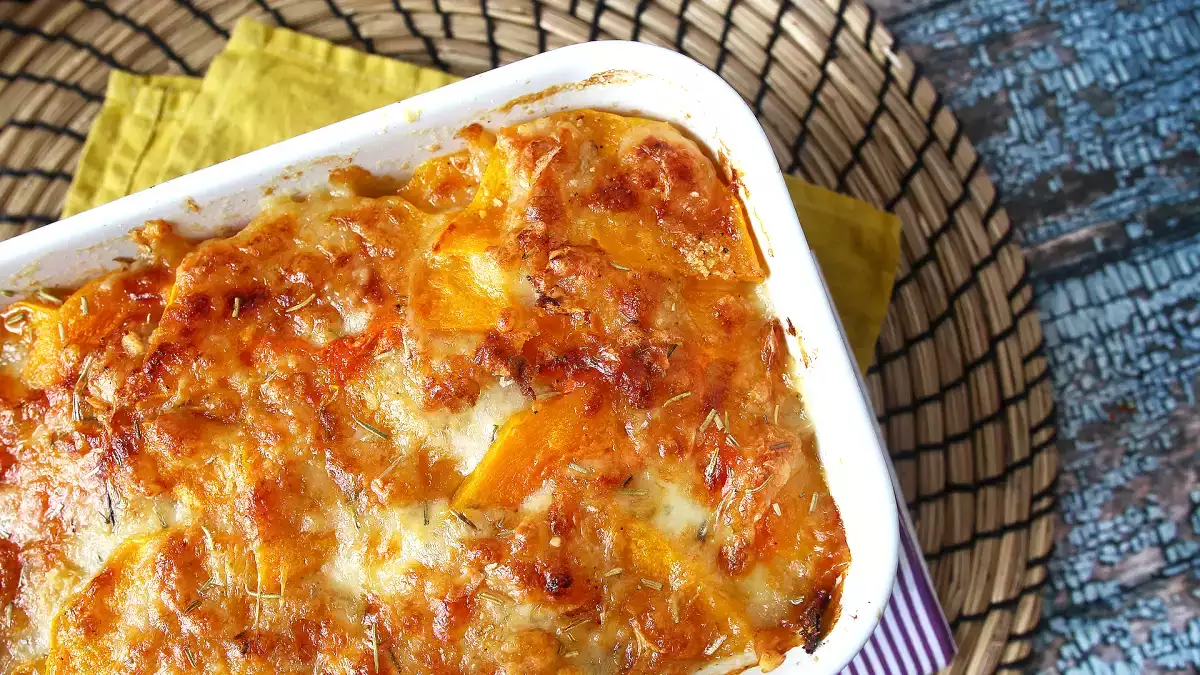 Miten valmistaa täydellinen kasvisruoka kurpitsa parmigiana (vaikka olet aloittelija keittiössä)