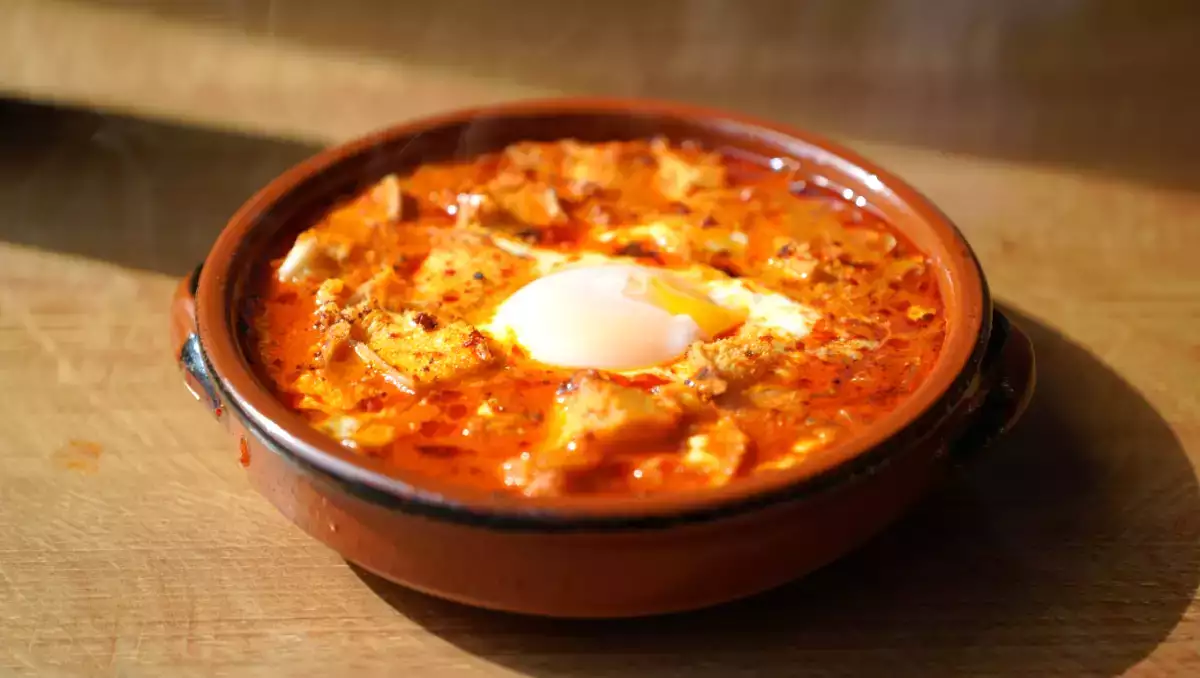 Valkosipulikeitto, vaatimaton ruokalaji, josta tuli perinteisen espanjalaisen keittiön symboli.