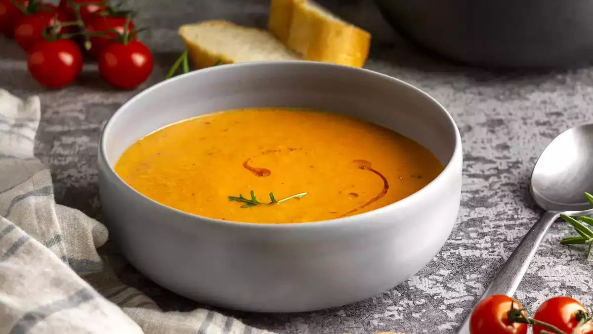 9 kermaista keittoa, jotka sulatetaan täydellisesti (ilman juoksettumista) kuin tuoreina.