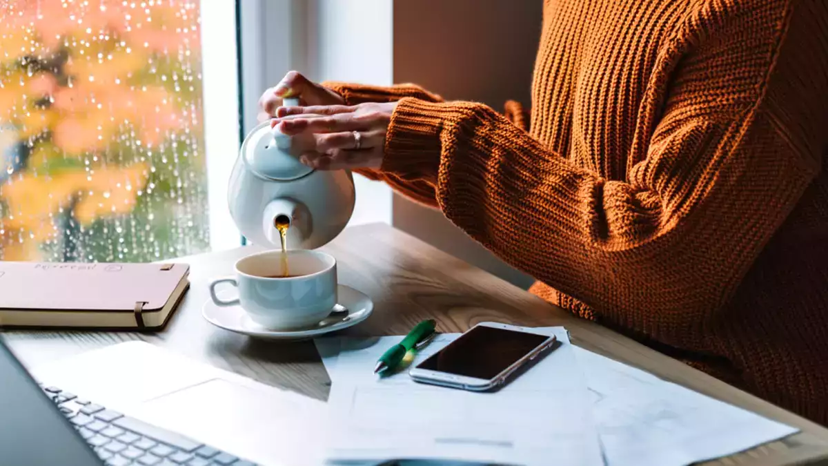 Luulet, että nesteytät itsesi kylmässä... mutta onko tee todella veden korvike?