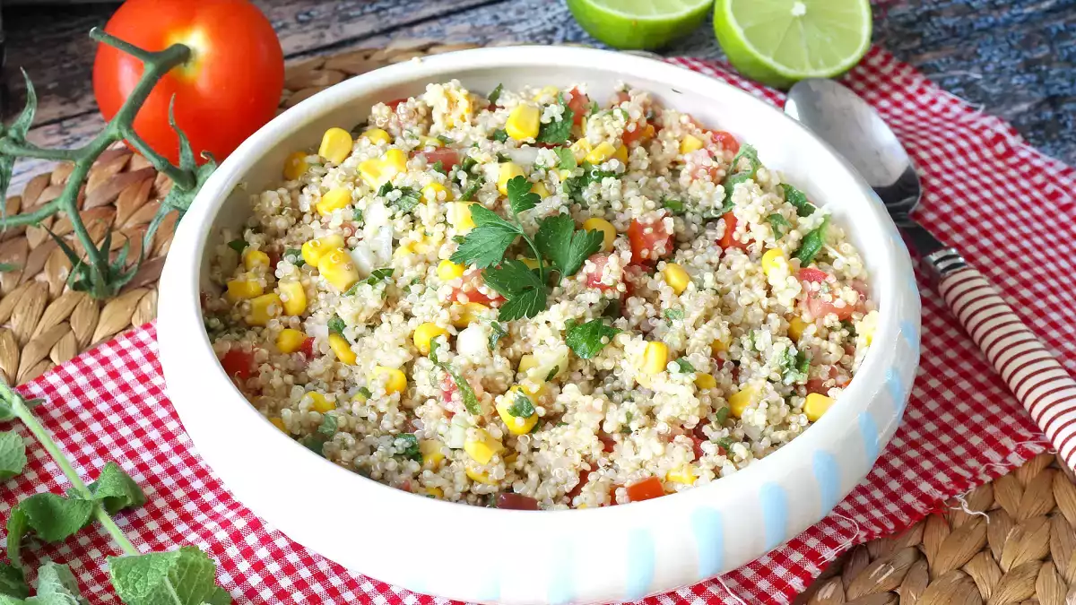 18 kevyttä reseptiä, jotka säästävät vatsaa juhlien välillä mausta tinkimättä.