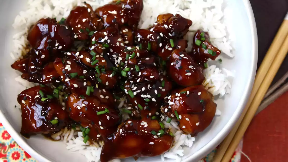 Jos käytät soijakastiketta vain yakisobaan, nämä 33 reseptiä kääntävät pääsi (ja viikoittaisen ruokalistasi).