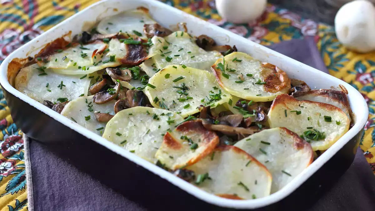 8 perunagratiinia, jotka ratkaisevat kaikki viikon ateriat uunissa, Air Fryerissa ja bataattien kanssa.