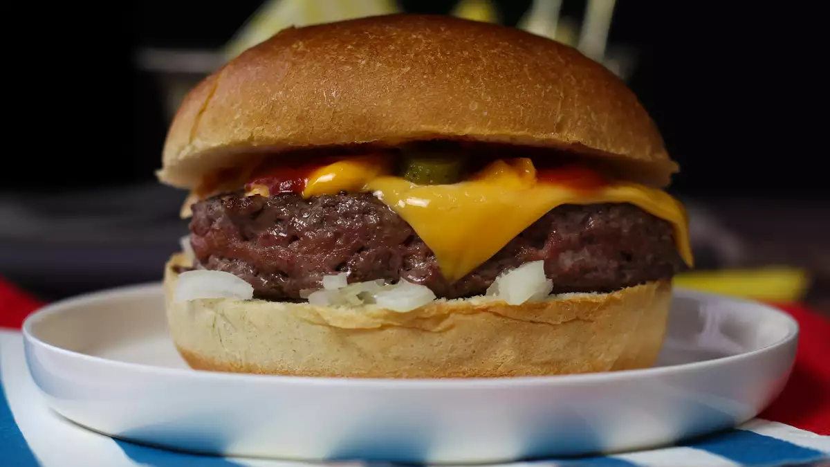 17 rakastetuinta amerikkalaista reseptiä (makeaa ja suolaista): Yhdysvaltain keittiön parhaat palat kotona valmistettavaksi.