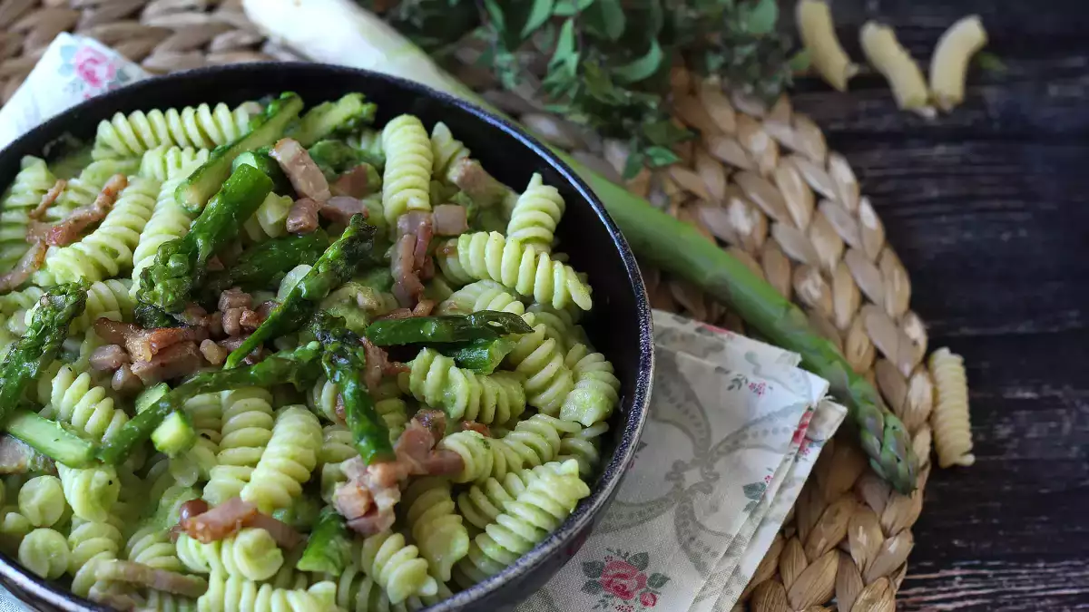 Mitä kokata maaliskuussa: 10 helppoa ja yllättävää kausiluonteista reseptiä viikoittaiseen valikkoon