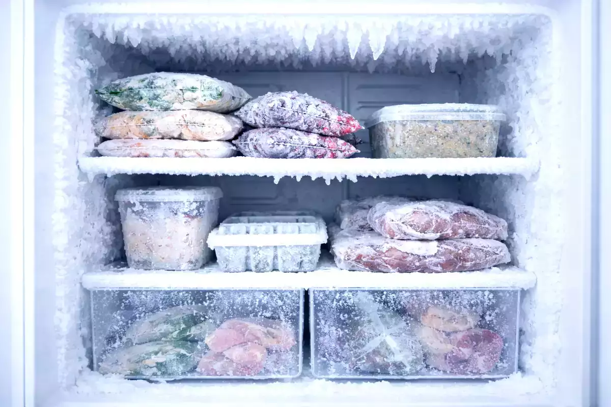 Liian paljon pakkasta pakastimessasi? Tässä on yksinkertainen vinkki sen estämiseksi