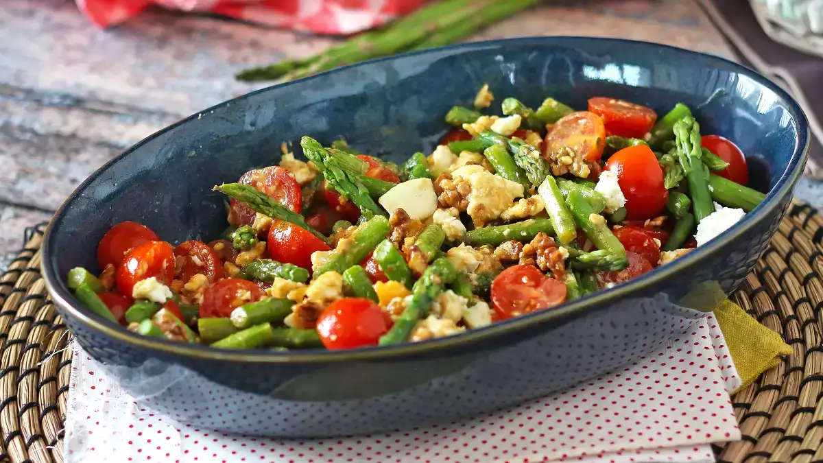 Ne ovat parhaimmillaan: 9 reseptiä, joissa vihreää parsaa käytetään parhaalla mahdollisella tavalla sesongin hyödyksi