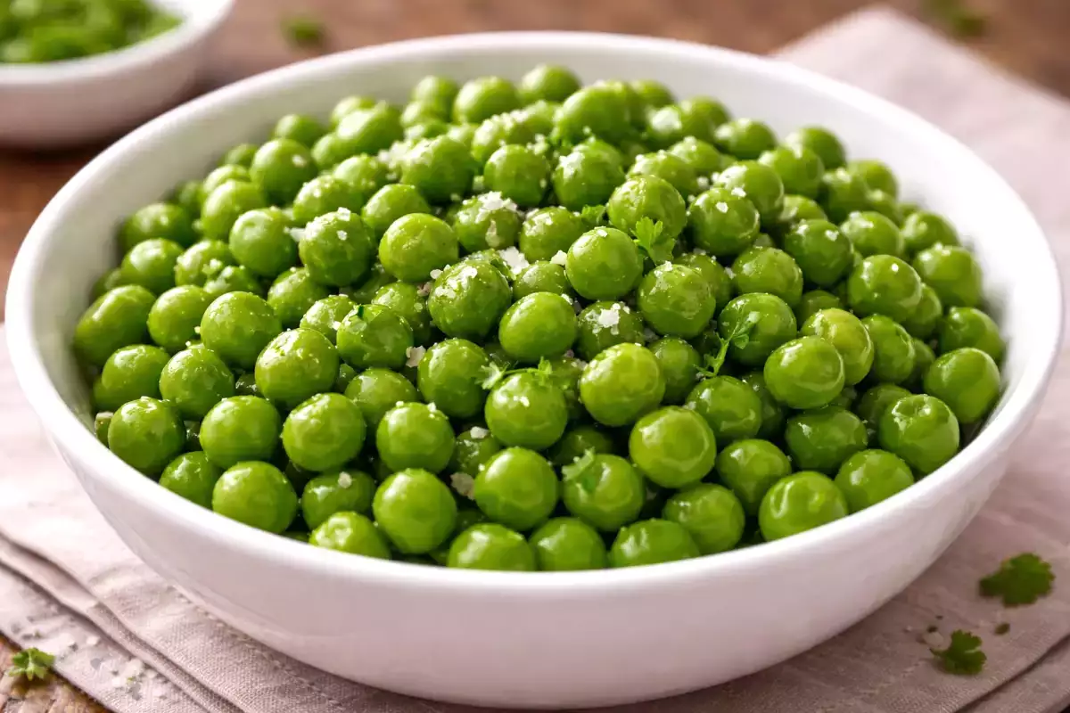 Miten keitän tuoreita herneitä? Vinkkejä, miten ne pysyvät mureina ja vihreinä