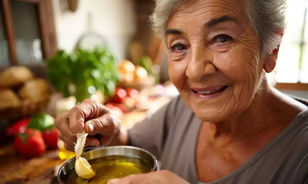 Isoäiti on aina tiennyt: valkosipuli on poistettava, eikä syy ole se, mitä luulet.