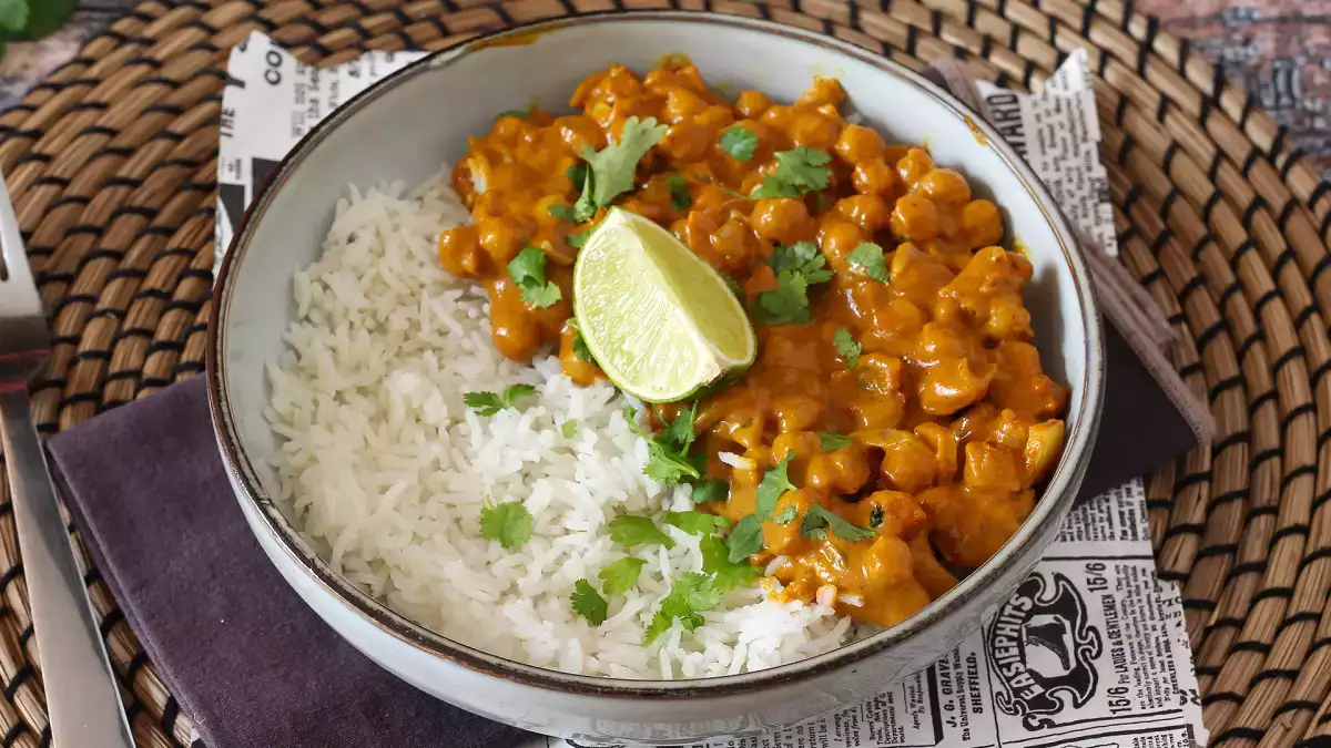 Onko viikkosi liian kiireinen? Nämä 20 reseptiä säilykkeillä voivat ratkaista ateriasi vaivattomasti.