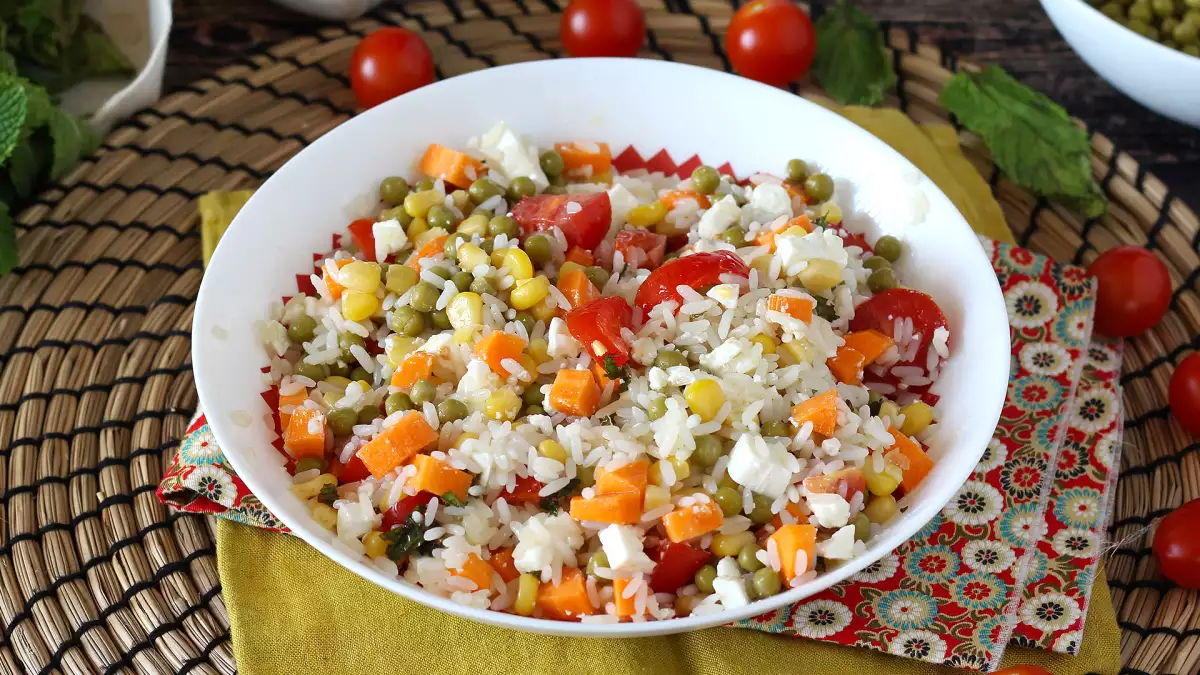 Tee salaatteja tähteistä: 17 reseptiä, joiden avulla voit tehdä jääkaapista jääneestä ruoasta uskomattomia ruokia.