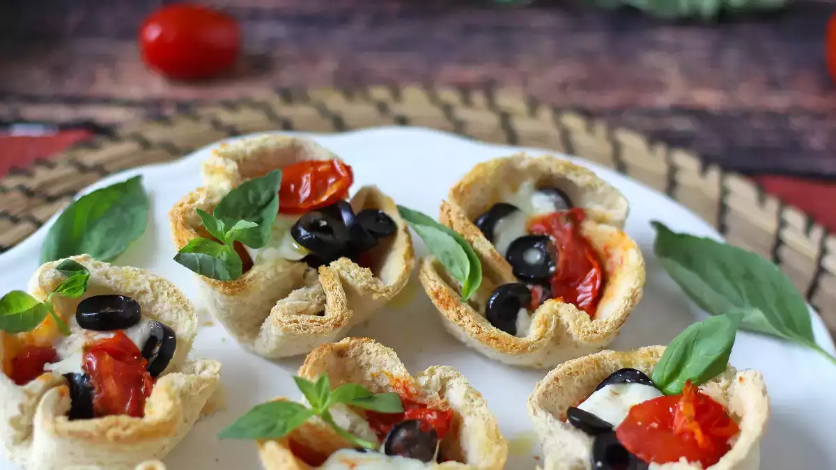 Rapeat pekonikorit: helppo alkupala, joka on muotia (valmis 20 minuutissa!)