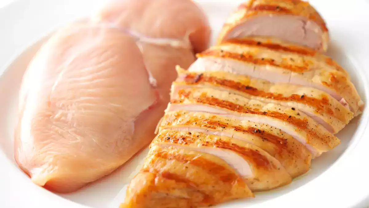 Pakastatko kanaa ennen vai jälkeen paistamisen? Tämä yleinen tapa voi pilata kaiken
