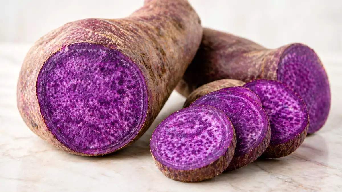 Mikä on ube, miten sitä käytetään ja miksi kaikki puhuvat tästä violetista ainesosasta?