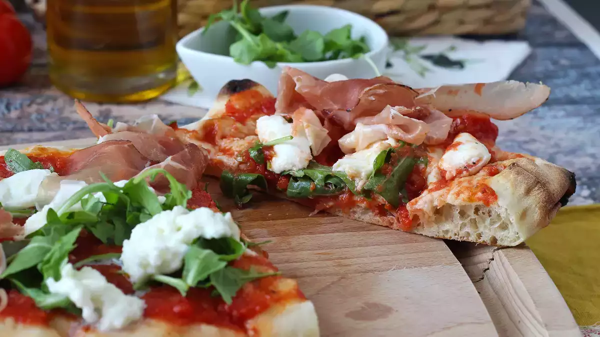 Tutustu Pinsaan: kevyempi vaihtoehto pizzalle, joka valmistuu kotona muutamassa minuutissa.