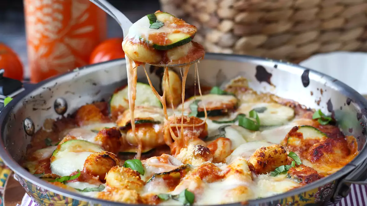 Ei aikaa kokata? Tämä ihanan pehmeä gnocchi-gratin valmistuu alle 30 minuutissa