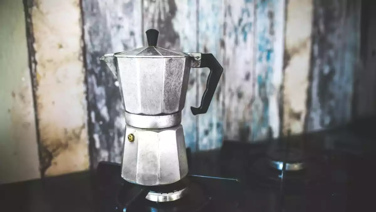 Varo Moka-pannua! Tutustu riskeihin, joita kukaan ei kerro sinulle, ja miten voit välttää räjähdyksen keittiössä.