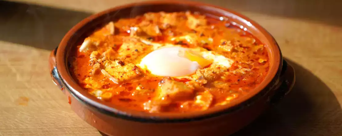 Valkosipulikeitto, vaatimaton ruokalaji, josta tuli perinteisen espanjalaisen keittiön symboli.