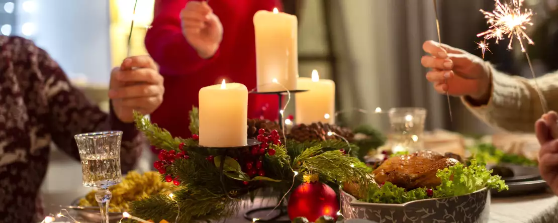 Joulumenu alle 10 eurolla henkeä kohti: mahdollinen, tyylikäs ja erittäin taloudellinen juhla.