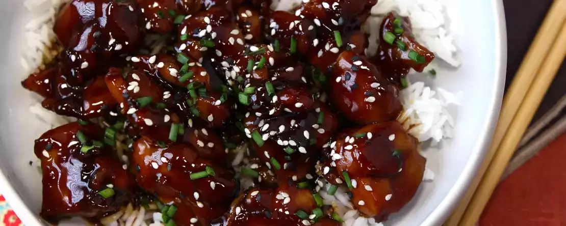 Jos käytät soijakastiketta vain yakisobaan, nämä 33 reseptiä kääntävät pääsi (ja viikoittaisen ruokalistasi).