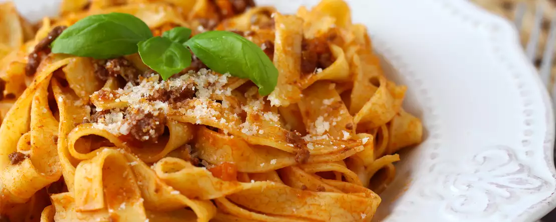 Siksi tämä kotitekoinen bolognese-kastike tekee pastasta tuhat kertaa parempaa.