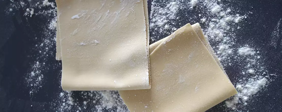 Tämä on täydellinen kotitekoinen lasagnepasta: sitä ei tarvitse keittää ensin ja se on vielä maukkaampaa.