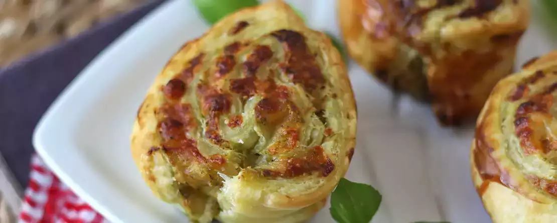 Nämä pesto-leivonnaiset valmistuvat vain 15 minuutissa... ja katoavat vielä nopeammin.