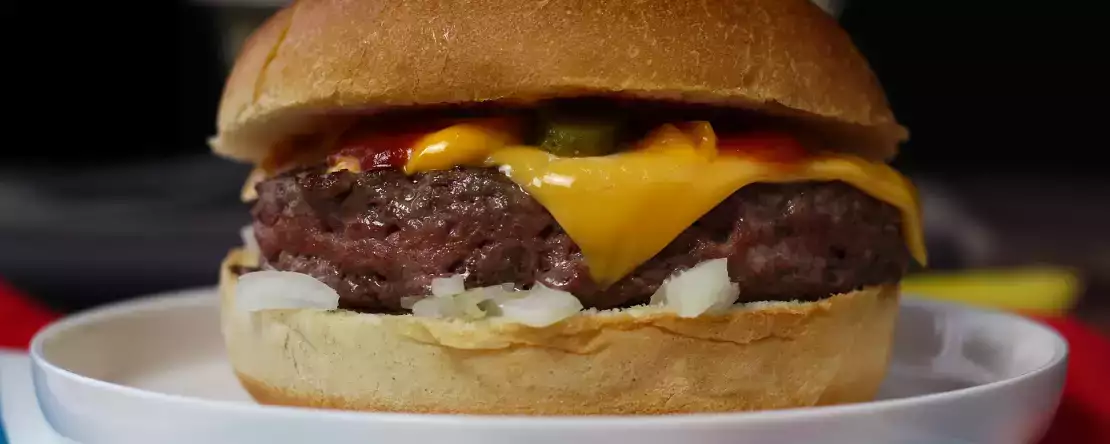 17 rakastetuinta amerikkalaista reseptiä (makeaa ja suolaista): Yhdysvaltain keittiön parhaat palat kotona valmistettavaksi.