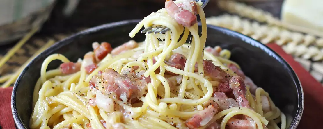 Pekonikuutiot: ainesosa, jota sinulla on aina jääkaapissasi ja 12 nerokasta reseptiä, jotka pelastavat jokaisen illallisen (nopea ja vastustamaton).