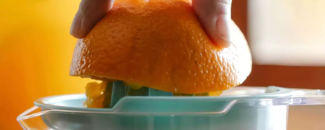 Lihottaako appelsiinimehu todella? Mitä sinun on tiedettävä, ennen kuin karkotat sen aamiaisestasi.