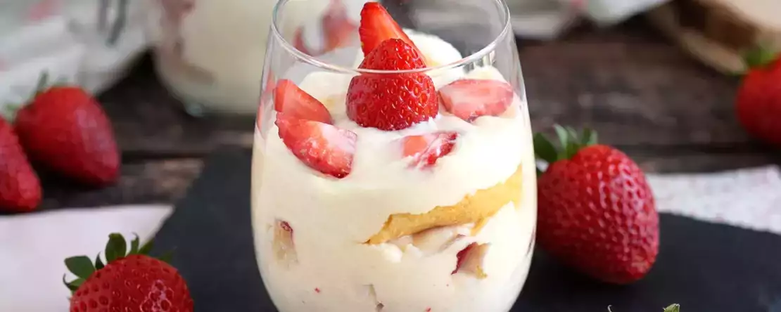 Mansikkatiramisu: keväinen versio italialaisesta klassikosta