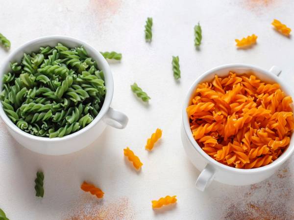 Ota selvää, miksi kaikki puhuvat palkokasvipastasta: onko se todella terveellisempää kuin perinteinen pasta?