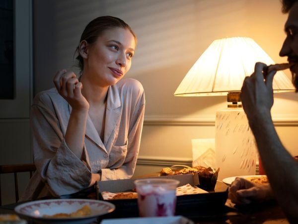 Lihottaako myöhään illalla syöminen todella?