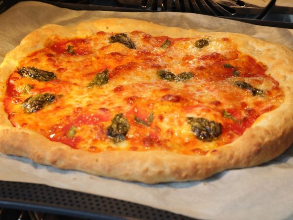 Kylmä pizza? Niksit sen lämmittämiseen kotona!