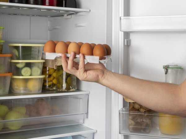 Kuinka monta päivää kovaksi keitetty kananmuna todella kestää jääkaapissa?