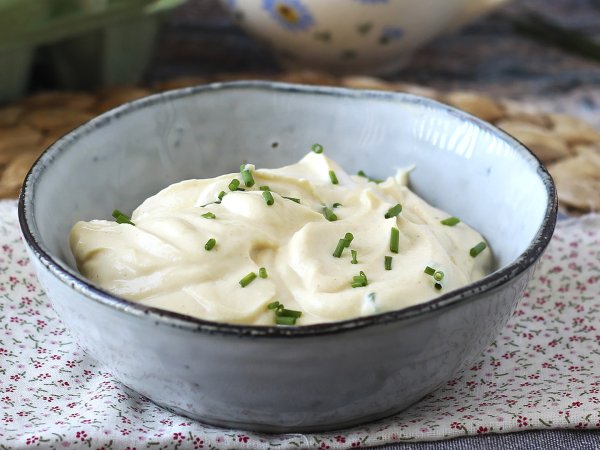 Miten tehdä turvallista ja maukasta kotitekoista majoneesia ottamatta tarpeettomia riskejä?