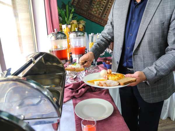 Miten selvitä hengissä all-you-can-eat-buffetista ilman katumusta tai hemmottelua?