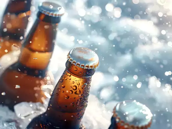 Miten olut jäähdytetään nopeasti: baaritemppu, jota harva tietää, toimii 5 minuutissa (aivan oikein!).