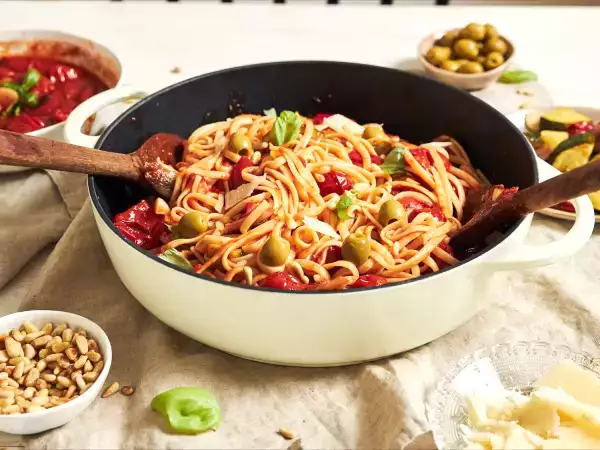 Mitä tapahtuu, kun keität pastaa suoraan kastikkeessa, yllättää sinut